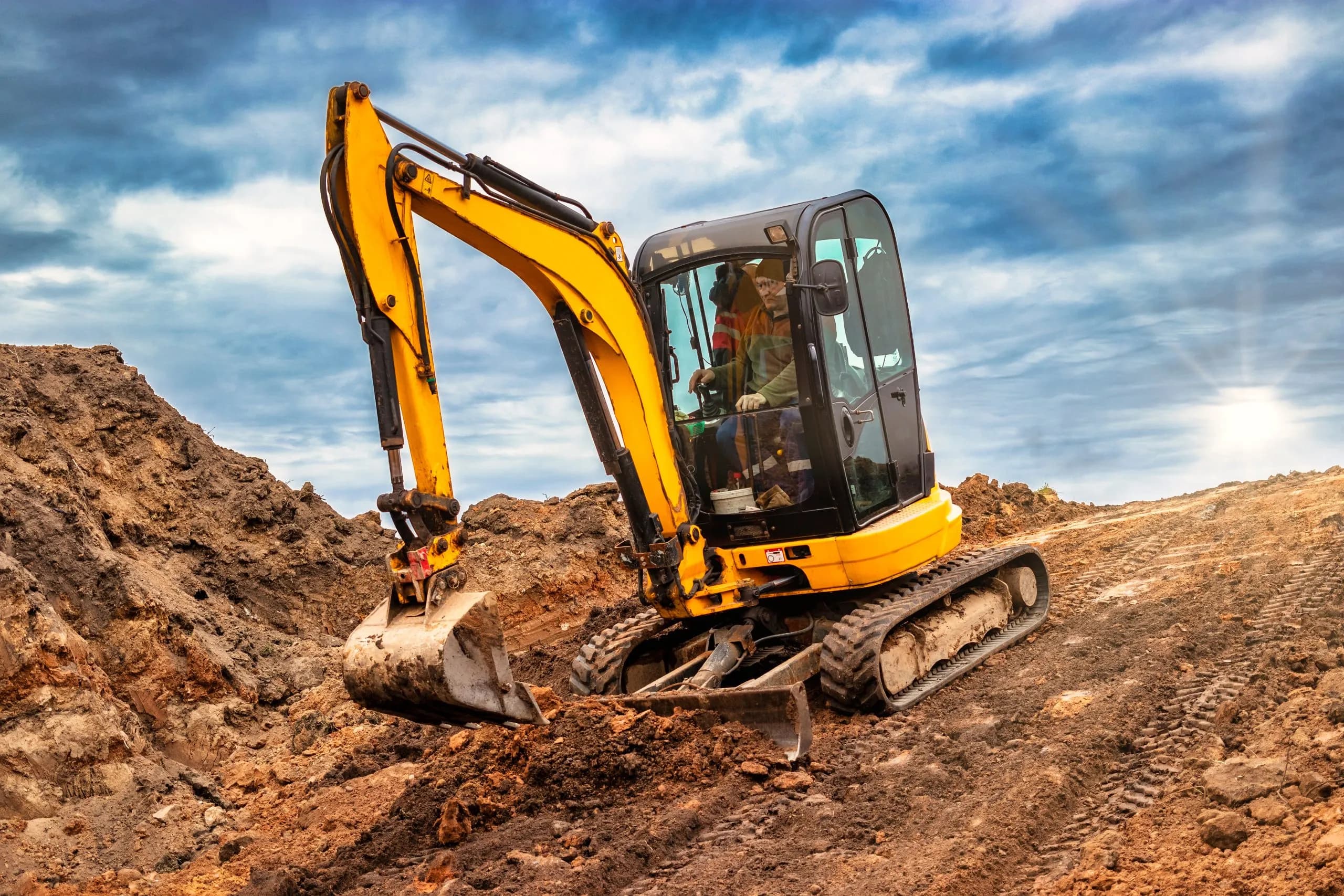 Compact excavation equipment support